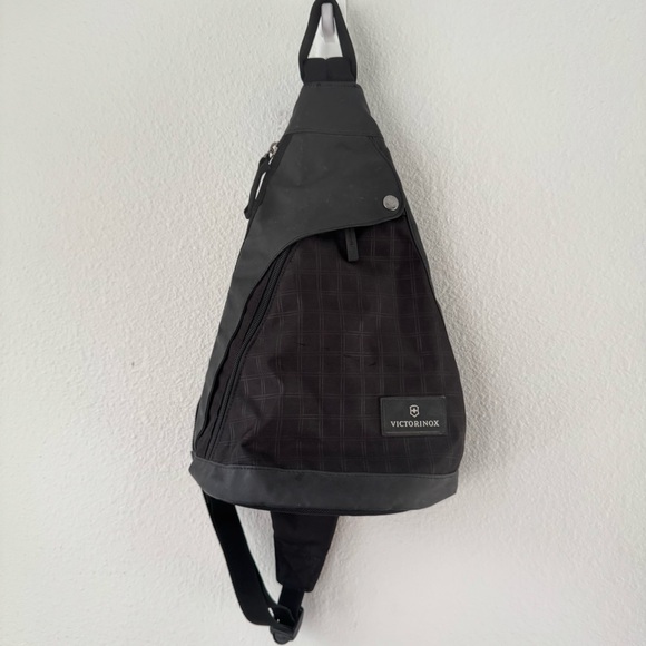 Victorinox Altmont 3.0 Mono Sling Backpack Black Bag Travel Dual Compartment - Picture 2 of 14